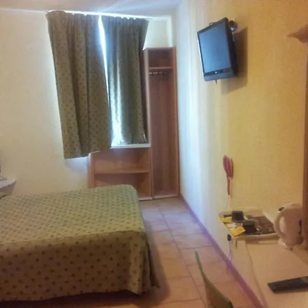 Hotel Royal Colombes 2*